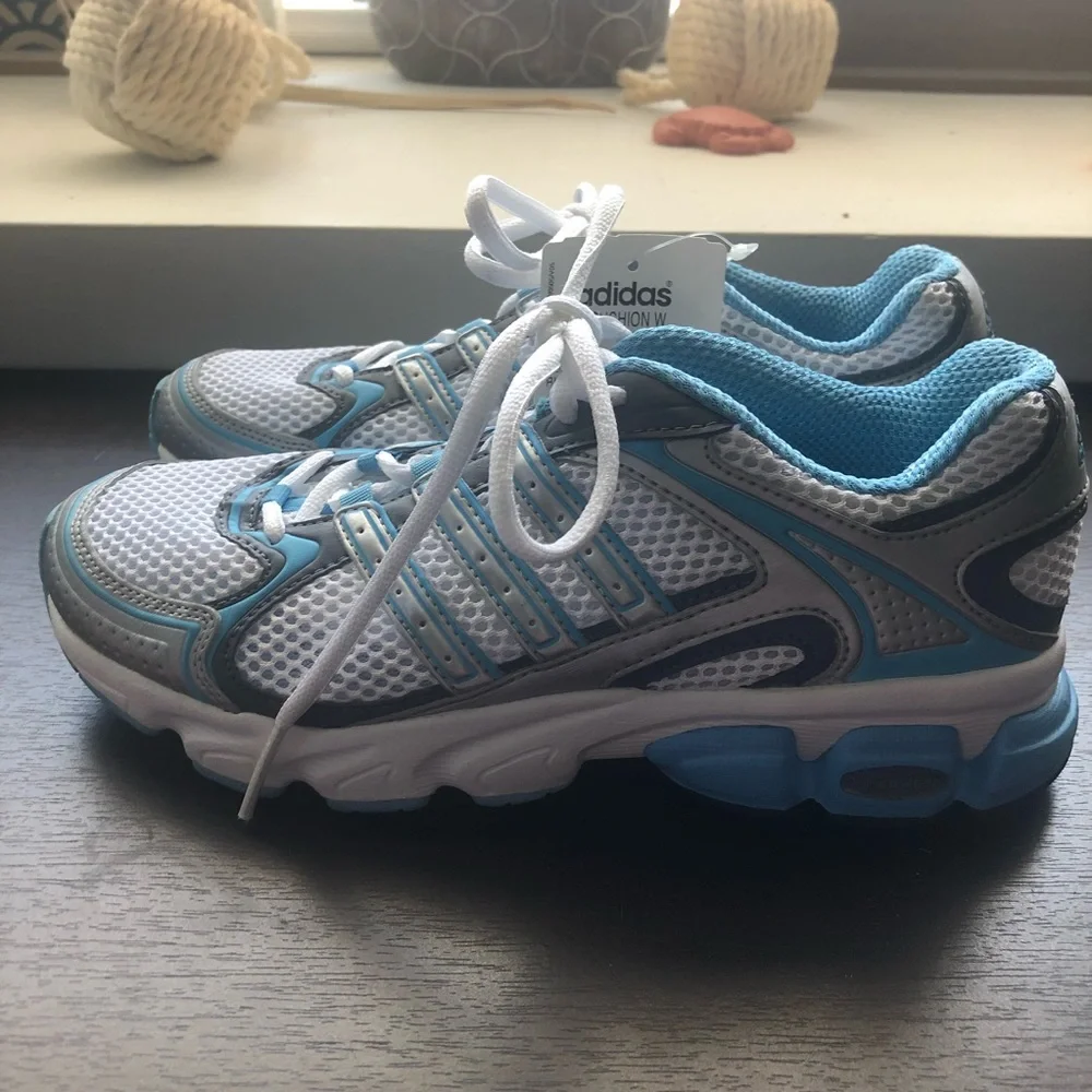 NWT Adidas Light Blue Viper Cushion Running Shoe, Size 6